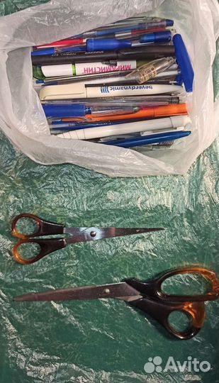 Ручки и ножницы