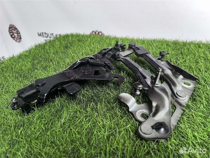 Петля капота левая Audi Q5 FY 2.0 дизель 2021