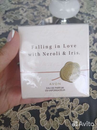 Парфюм Falling in Love with Neroli & Iris Avon