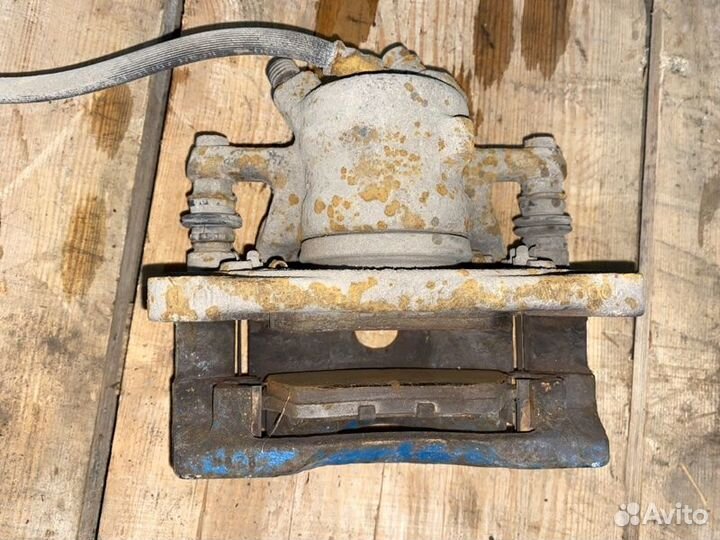 Суппорт передний Suzuki Swift хэтчбек 5 дв 1.3