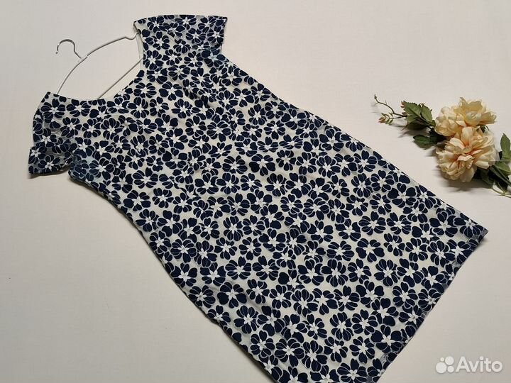 Нежное кружевное платье с цветочками