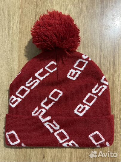 Красная шапка с узором Bosco