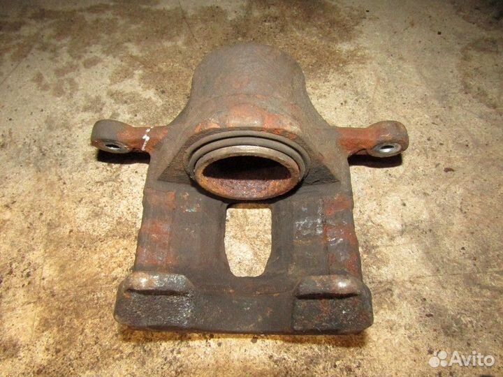 Суппорт передний левый RIO 2011-2017