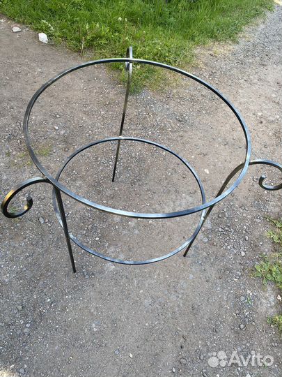 Цветник для сада опора для пионов