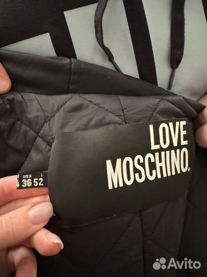 Пуховик love moschino