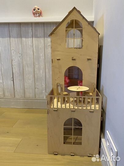 Дом для кукол с мебелью