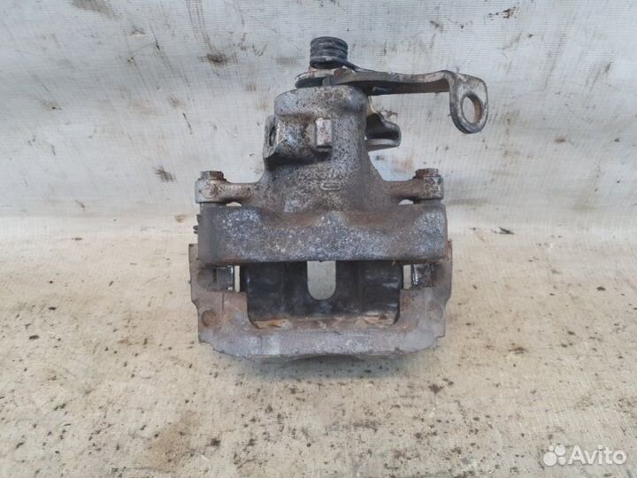 Суппорт задний правый Peugeot 3008 2015