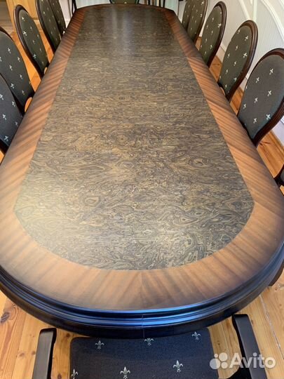 Стол и стулья