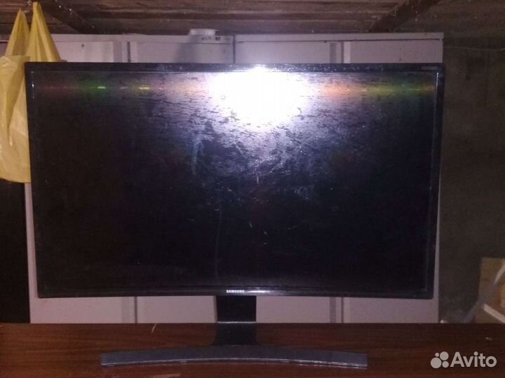 Монитор Samsung LS27E500CS/CI Расколота матрица