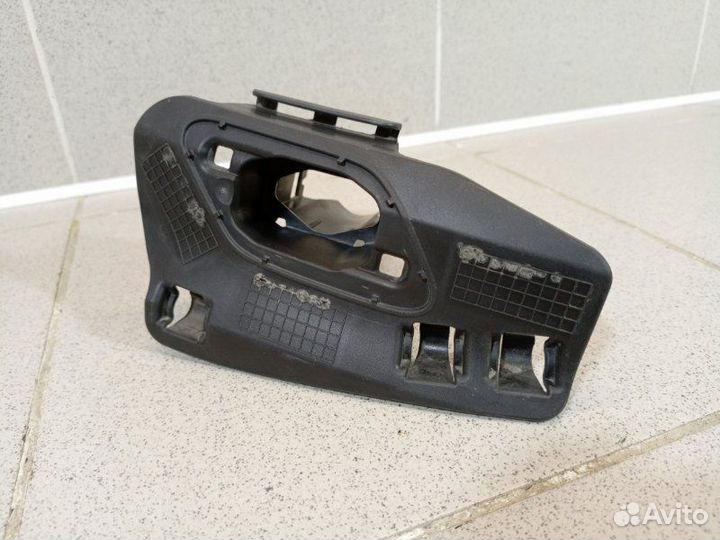 Кронштейн форсунки омывателя фары Volkswagen