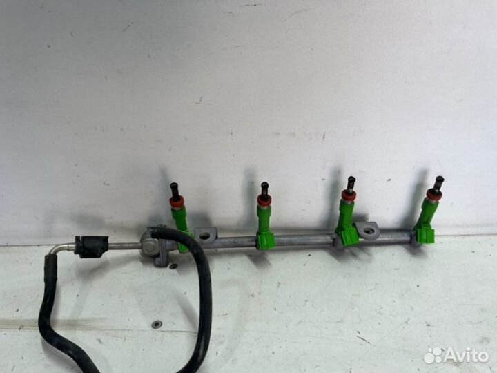 Топливная рейка с форсунками Toyota Camry V70/V75