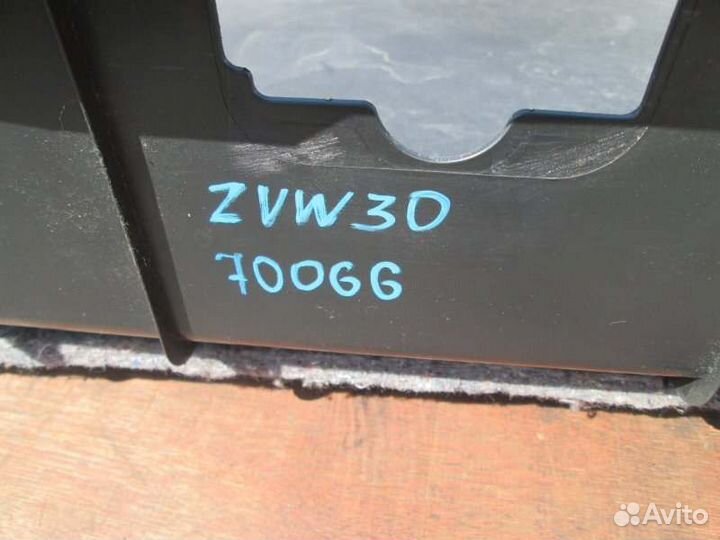 Ящик в багажник Toyota Prius ZVW30 2ZR-FXE 2009/10