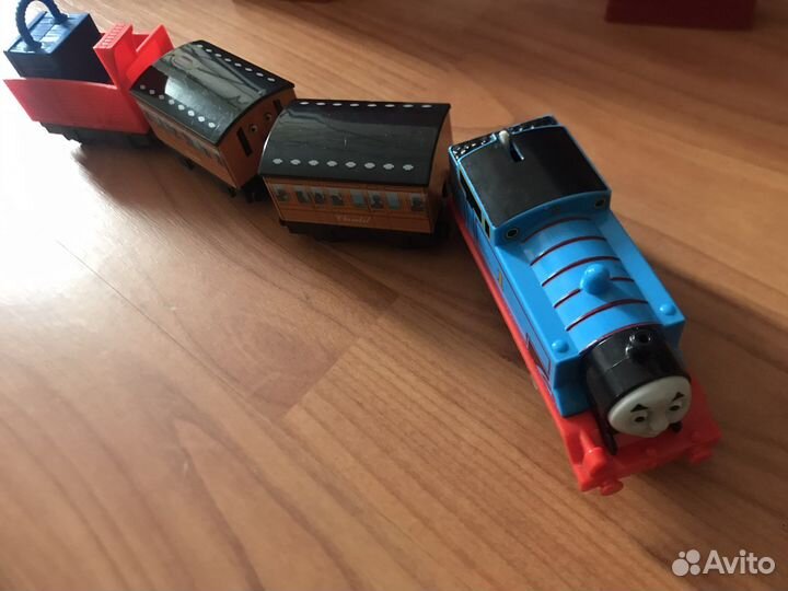 Игрушка железная дорога Томас и его друзья