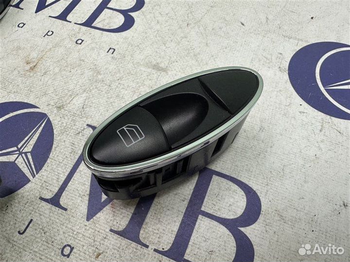Кнопка стеклоподъемника Mercedes-Benz E-Class W211