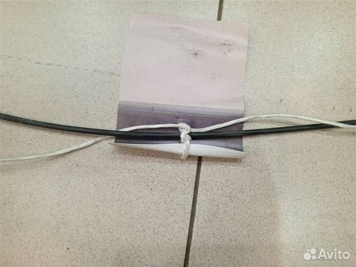 Трос открывания багажника Toyota Land Cruiser 100