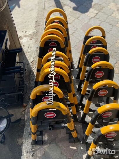 Автомобильный паркoвoчный бapьeр