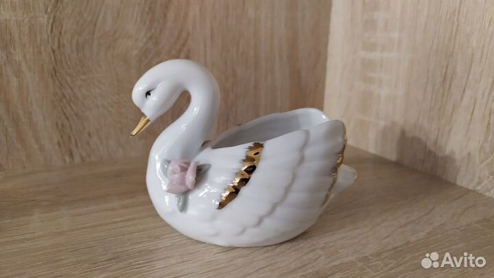 Статуэтки лебеди