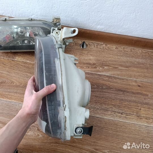 Фара на Toyota corolla ae100