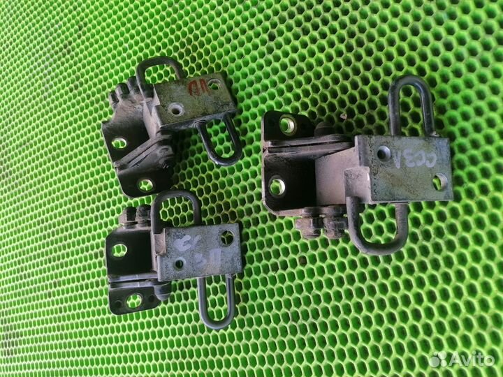 Петля двери на VW Passat B7 2008-2017 CC