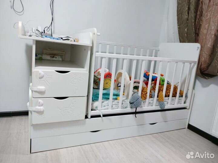 Детская кроватка с маятником с трансфоимер