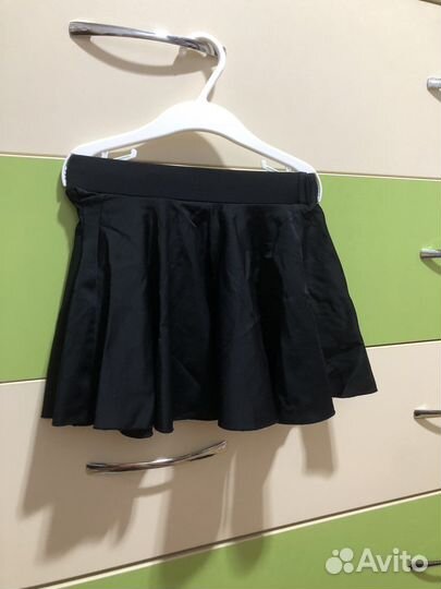 Черный купальник, юбка, чешки