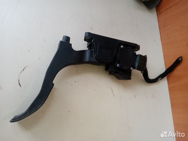 Педаль газа Skoda Fabia 1