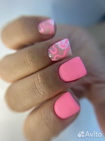 Маникюр и педикюр