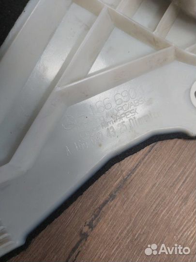 Обшивка стойки передняя левая Mercedes Gl 500