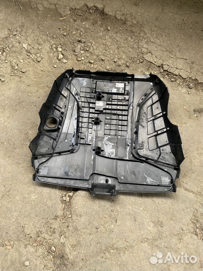Накладка двигателя (кожух, пыльник мотора) Audi Q7