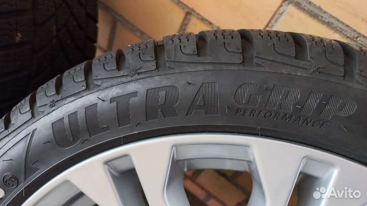 Зимние колеса Audi A5 / A4 B9 Оригинал 10 V-спиц