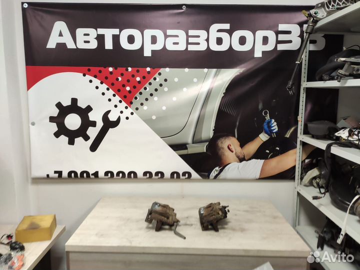 Суппорт передний Toyota Yaris Тоета Ярис