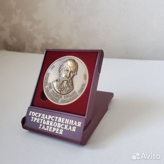 Настольная медаль