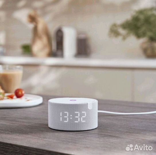 Умная колонка Яндекс Новая Станция Мини (с часами)