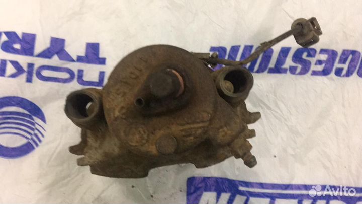 Cуппорт передний левый правый Skoda Octavia