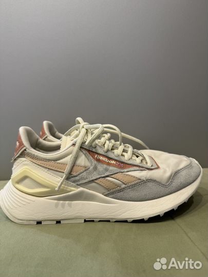 Кроссовки женские