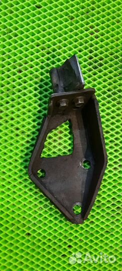 Кронштейн крепления двигателя Chevrolet Lanos