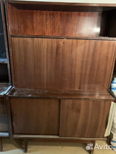 Сервант, секретер