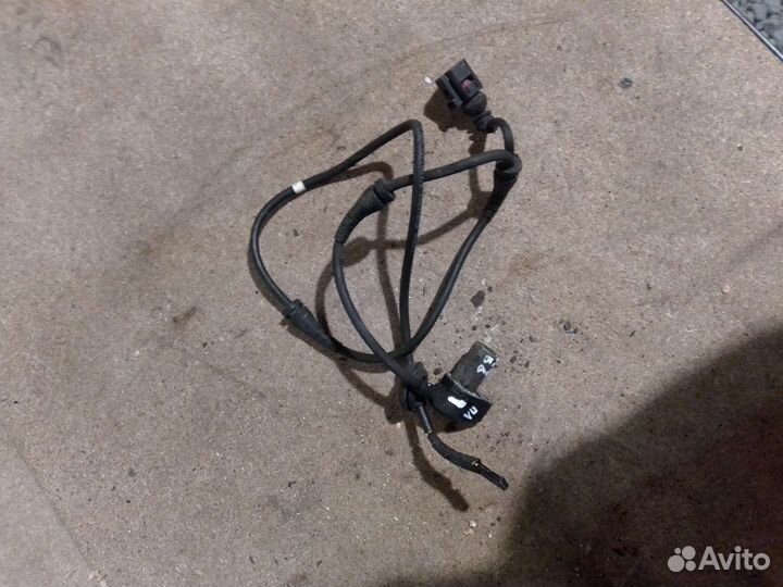 Передний датчик абс Audi A4 B6. B7