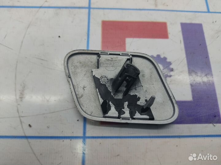 Крышка форсунки омывателя фары левая Nissan Qashqa