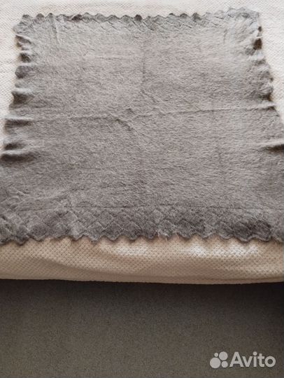 Пуховый платок из козьего пуха