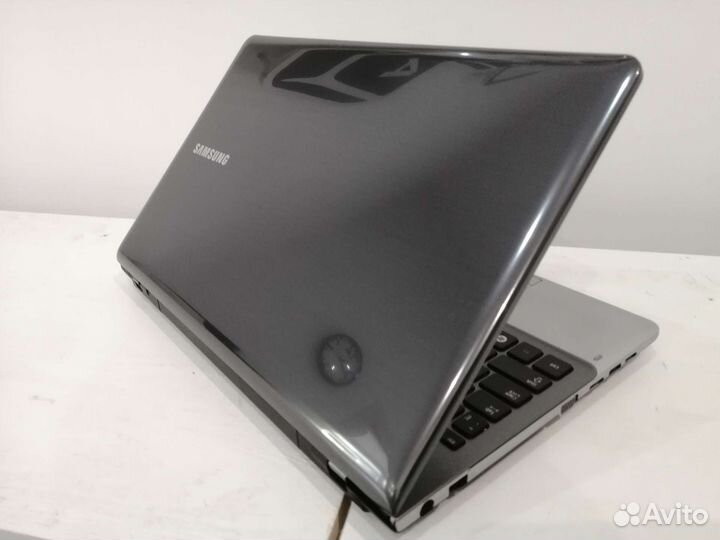 Игровой ноутбук Samsung i3-3110M/HD7670M/8GB