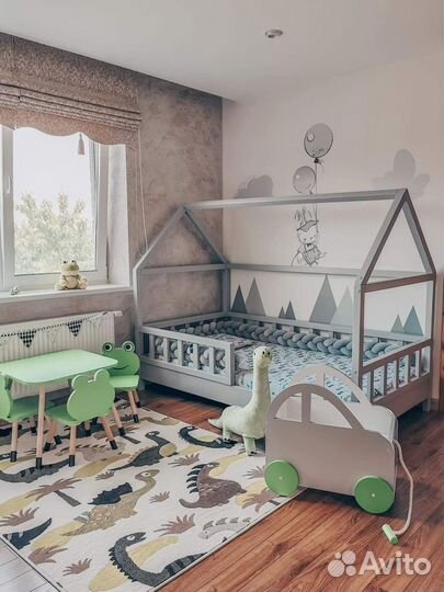 Детская кроватка домик из массива дерева