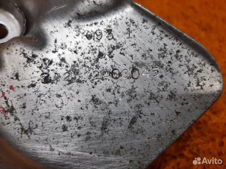 Защита подушки двигателя правая Mercedes-Benz