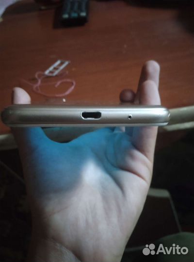 Телефон honor 7а