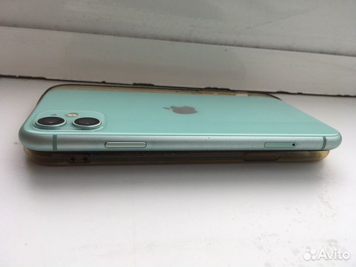 Смартфон Apple iPhone 11 64GB Green