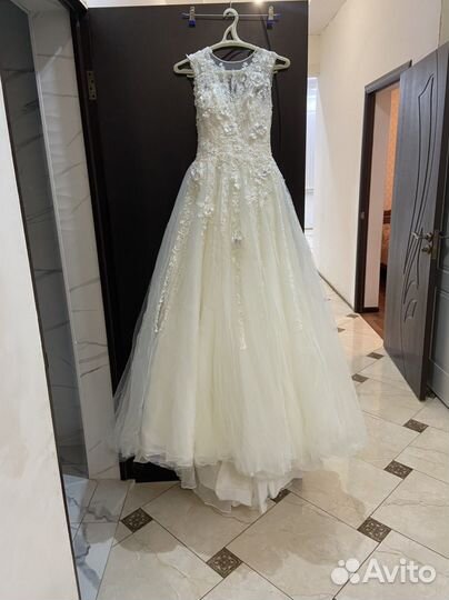 Свадебное платье 42 44 бу