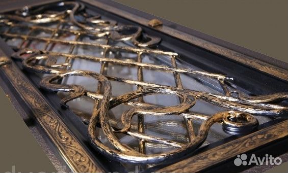 Двери с ковкой