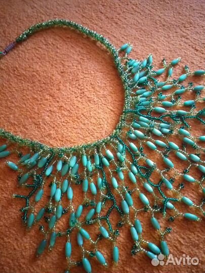 Ожерелье из бисера и бусин