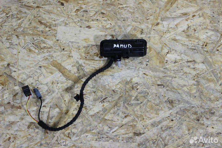 Кнопка открывания крышки багажника Skoda Rapid 2