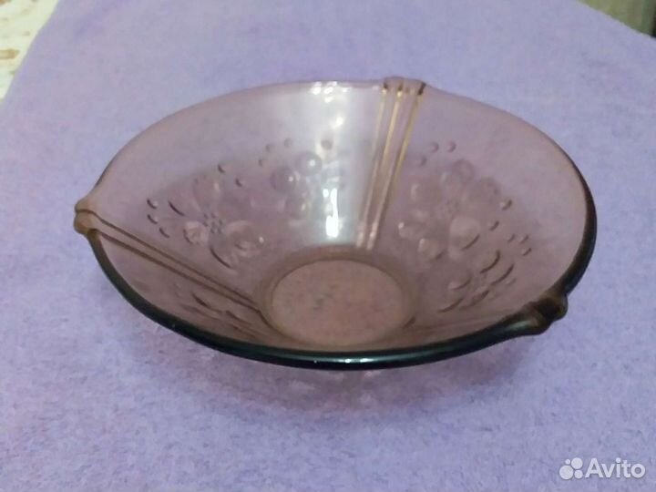 Тарелки, салатницы и блюда фарфоровые разные